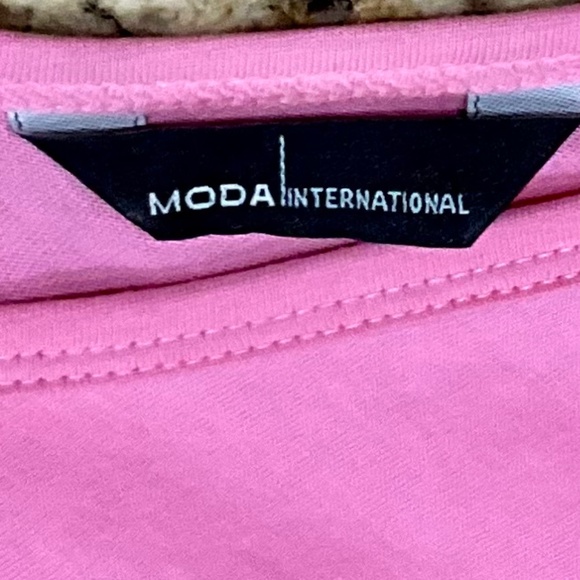 Moda Intl Very Pretty Pink Top with Low V Neck & Tied on One Side Sz S (or S/M) - Picture 2 of 6